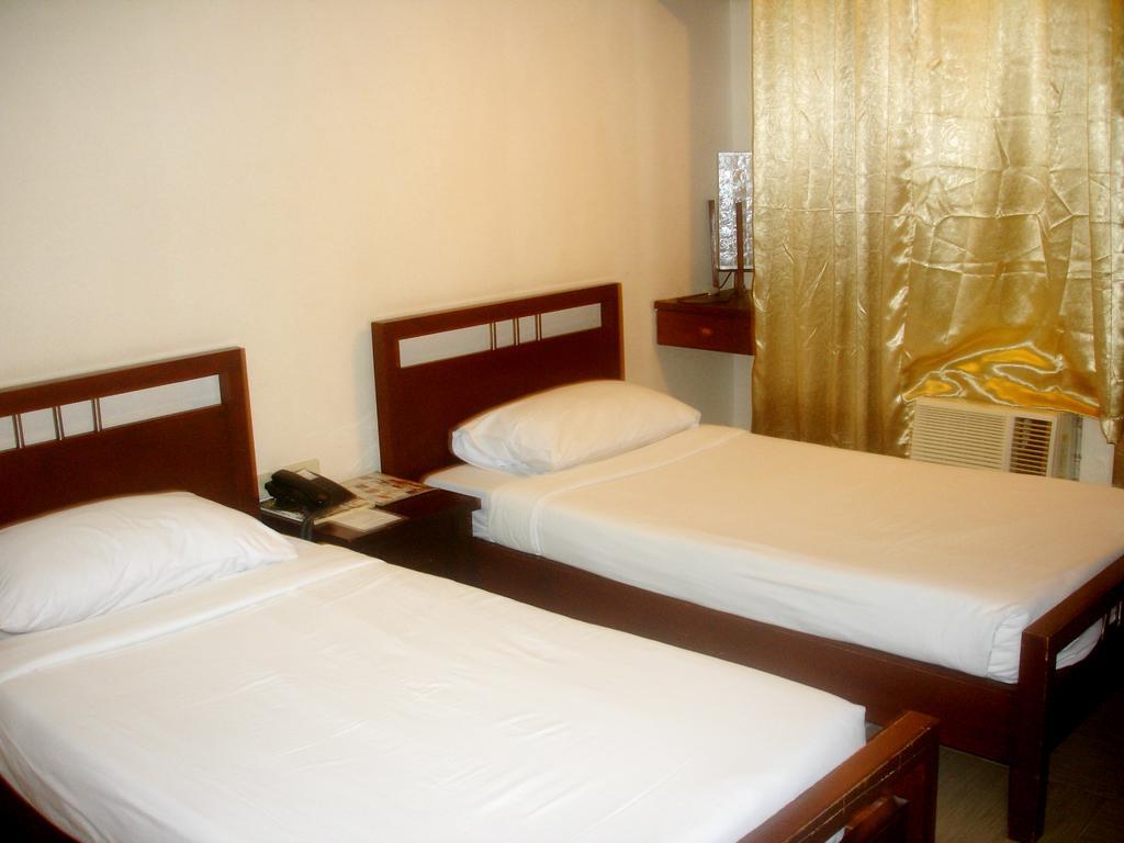 Roxas Midtown Hotel Kamer foto