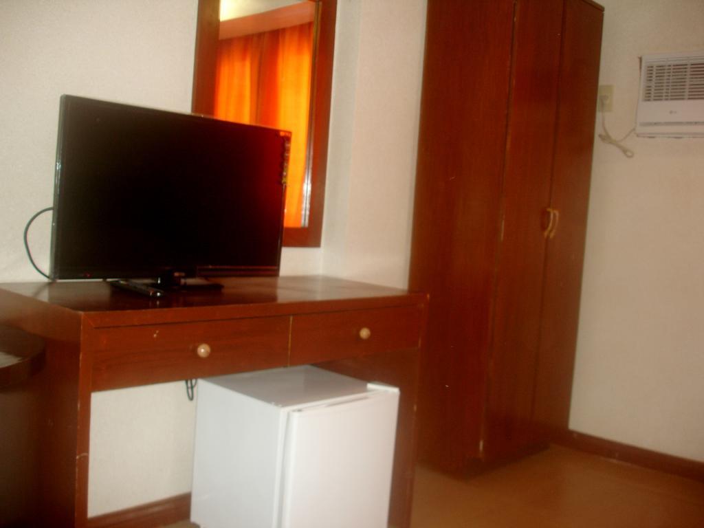 Roxas Midtown Hotel Kamer foto