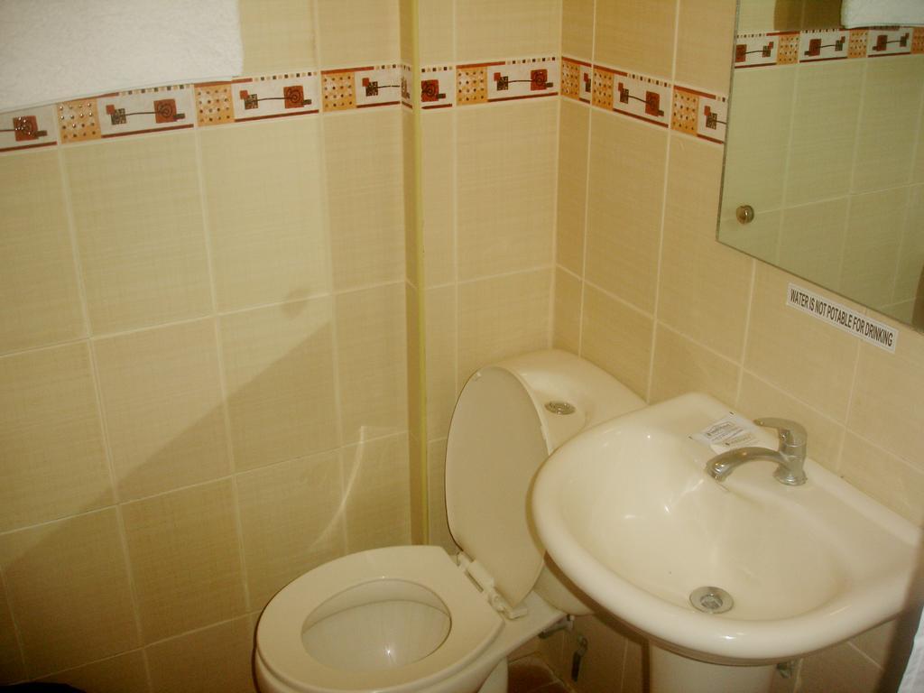 Roxas Midtown Hotel Buitenkant foto